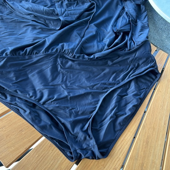 Coolibar Ripple swim shorts with liner - Picture 6 of 6